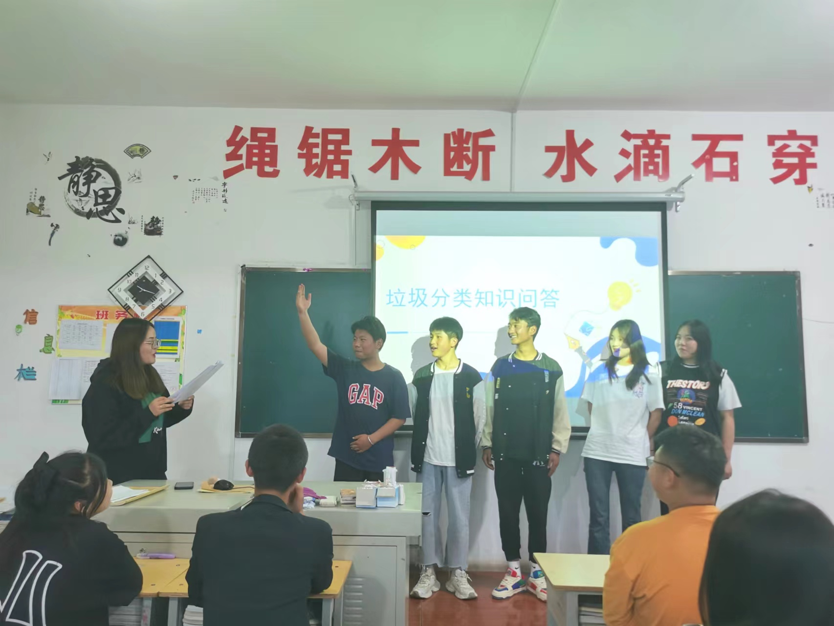 垃圾分類新時尚 保護環境你我行