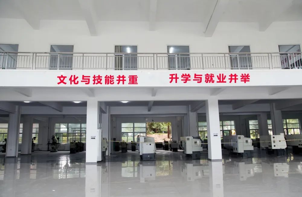 初中畢業在甘肅秦隴技工學校學習機電一體化專業好不好？